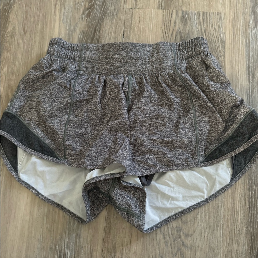Lululemon Hotty Hot Shorts - Great Condition - 4 - 2.5 inch